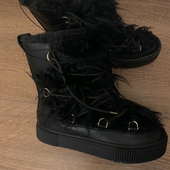 H&M Faux Fur Boots - Picture 5 of 8